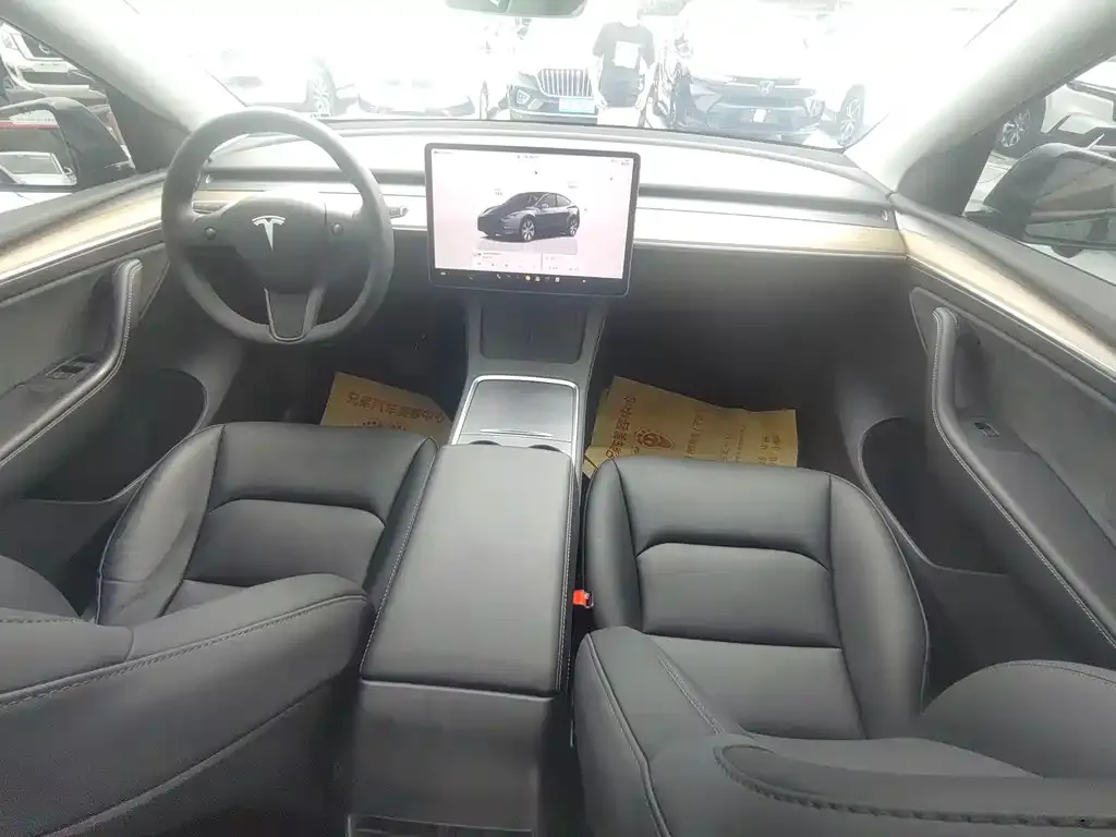 Tesla Model Y — фото 4