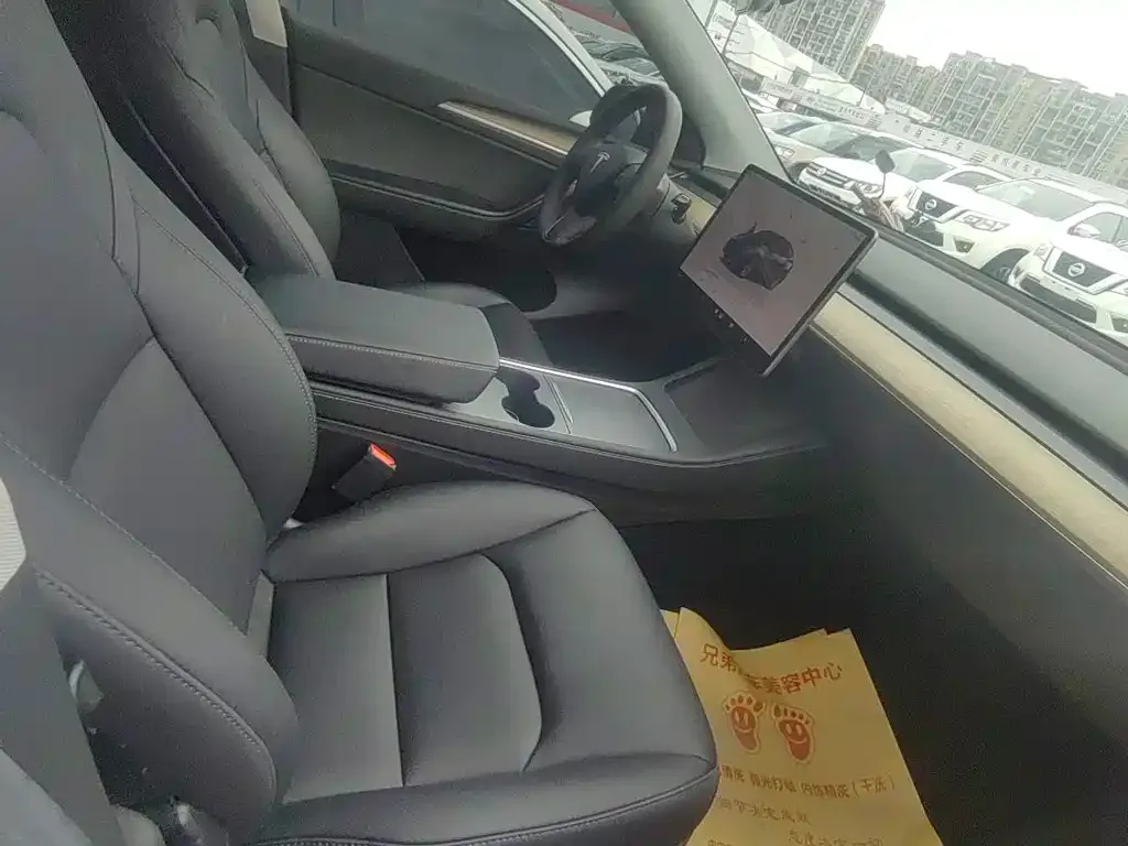 Tesla Model Y — фото 2