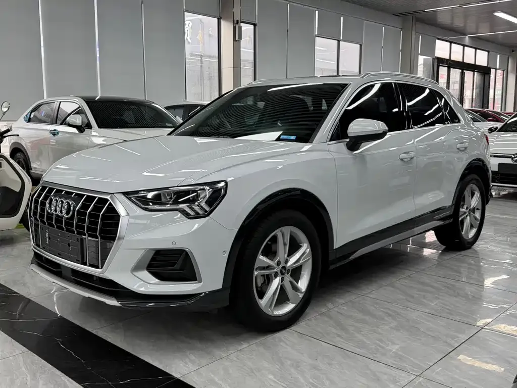 Audi Q3 — фото 1