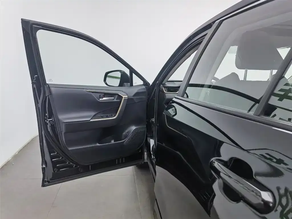 Toyota Wildlander 2024 из CN, фото 2