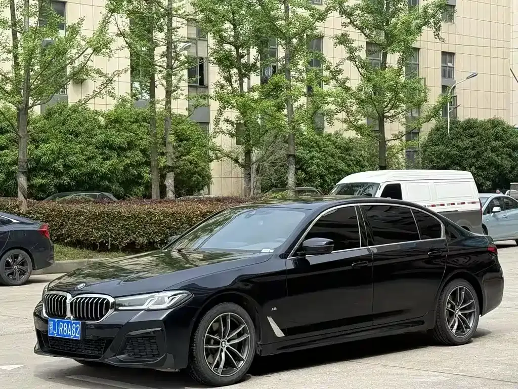 BMW 5 Series — фото 1