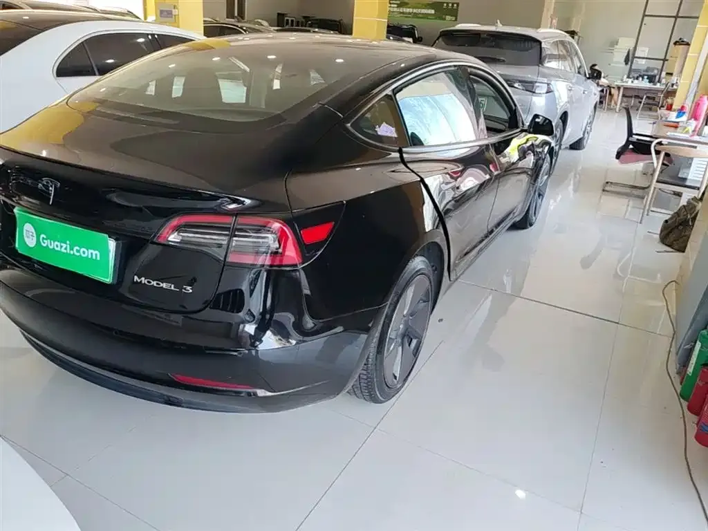 Tesla Model 3 — фото 10