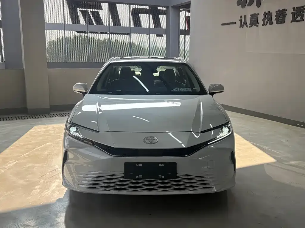 Toyota Camry — фото 6