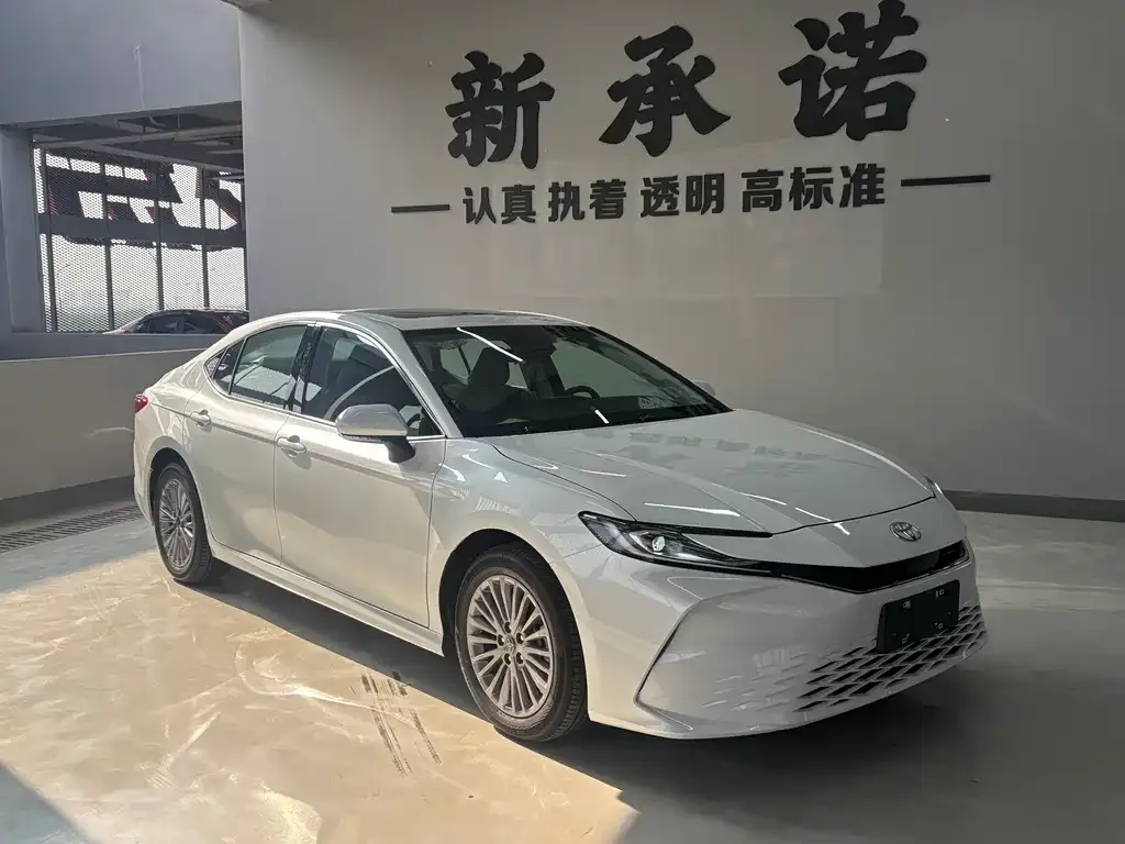 Toyota Camry — фото 8