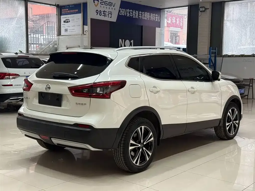 Nissan Qashqai — фото 8