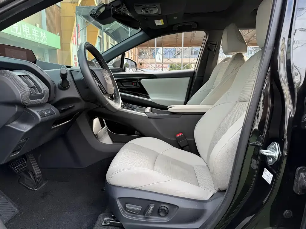 Toyota bZ4X 2023 из CN, фото 8