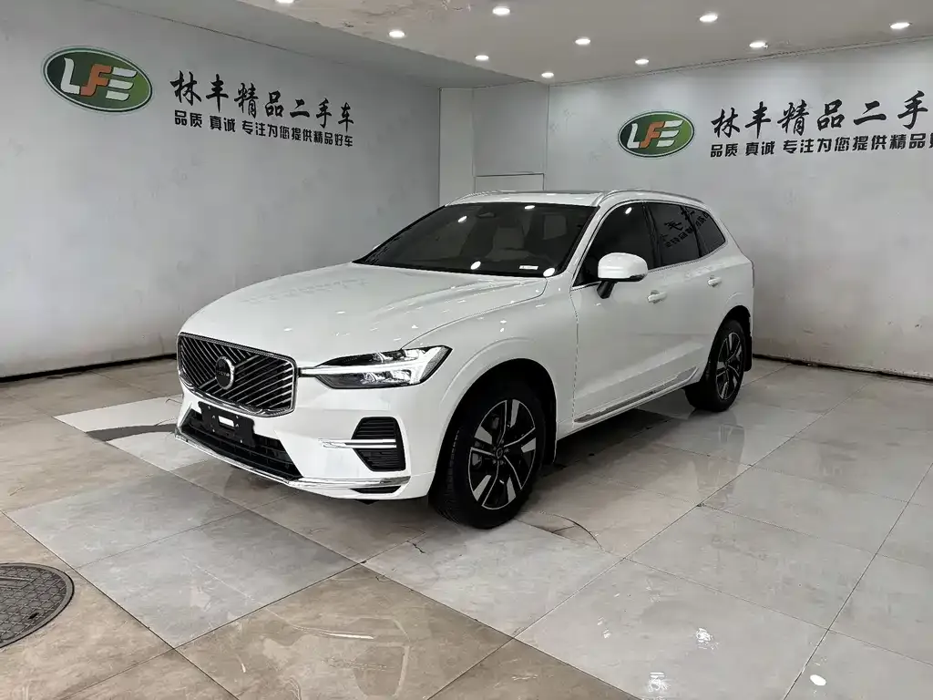 Volvo XC60 — фото 1