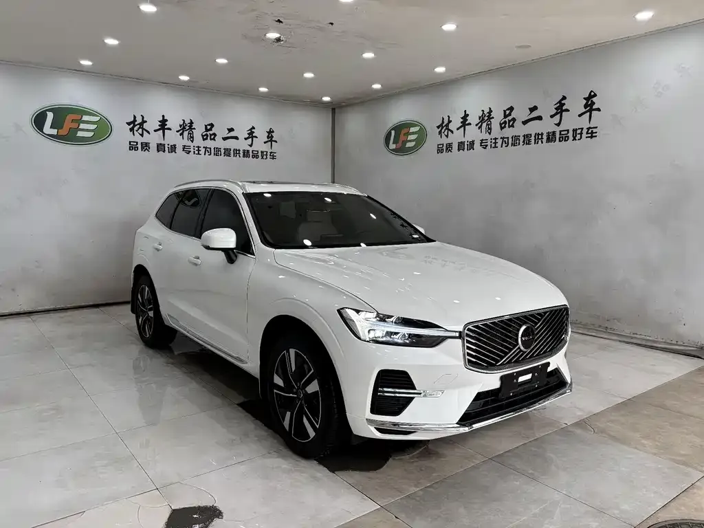 Volvo XC60 — фото 10