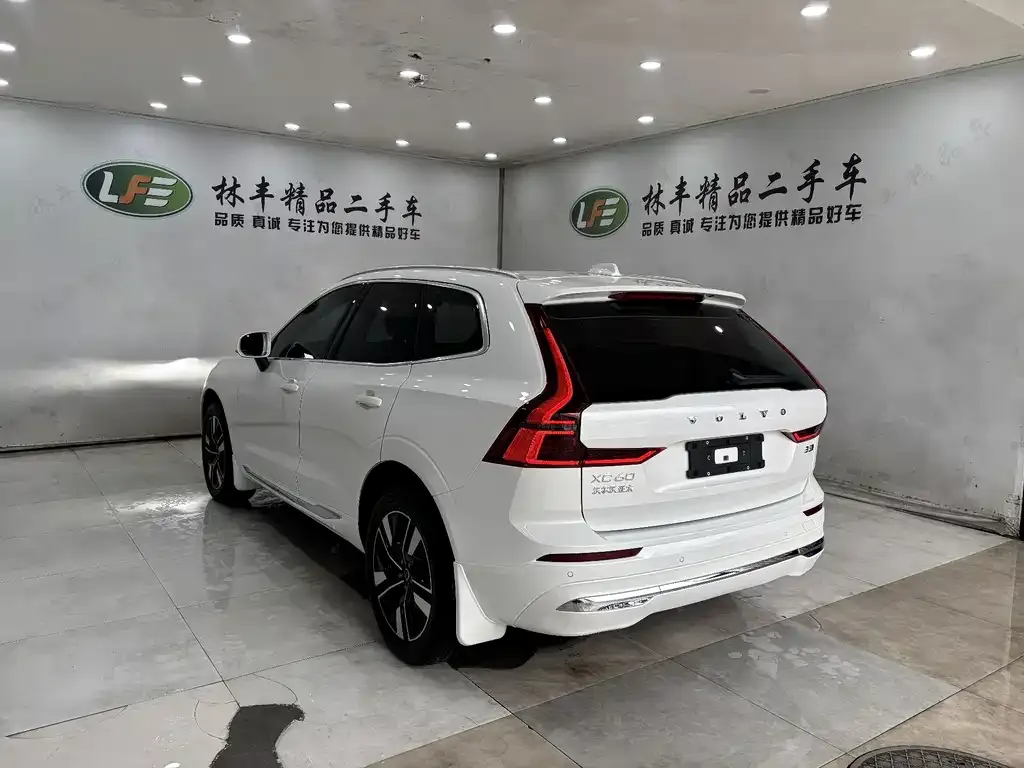 Volvo XC60 — фото 7