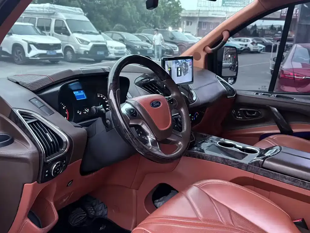 Ford Tourneo 2023 из CN, фото 2