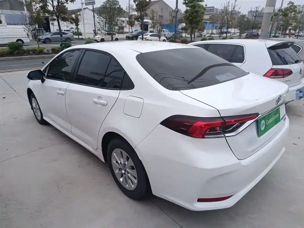 Toyota Corolla — фото 5