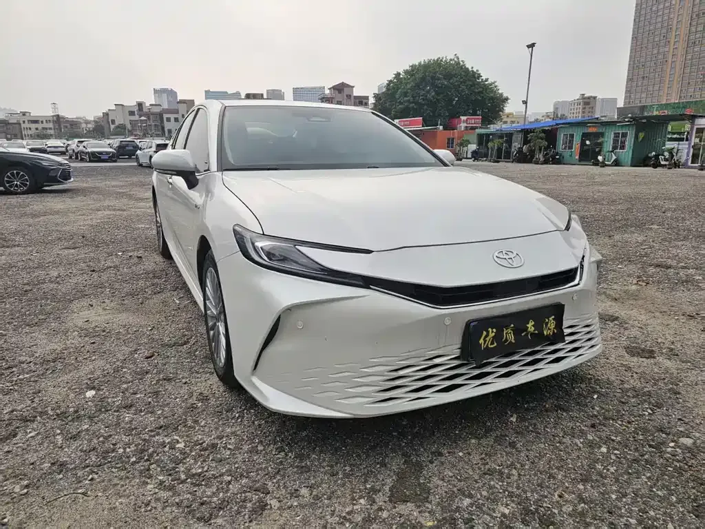 Toyota Camry — фото 3
