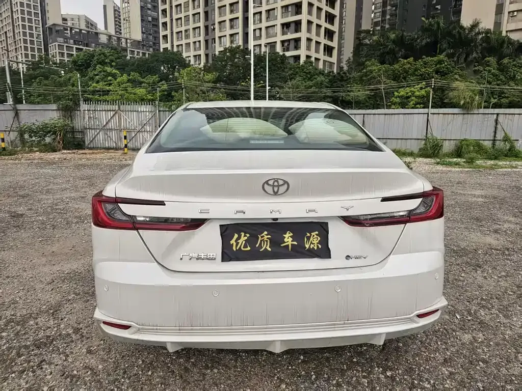 Toyota Camry — фото 2