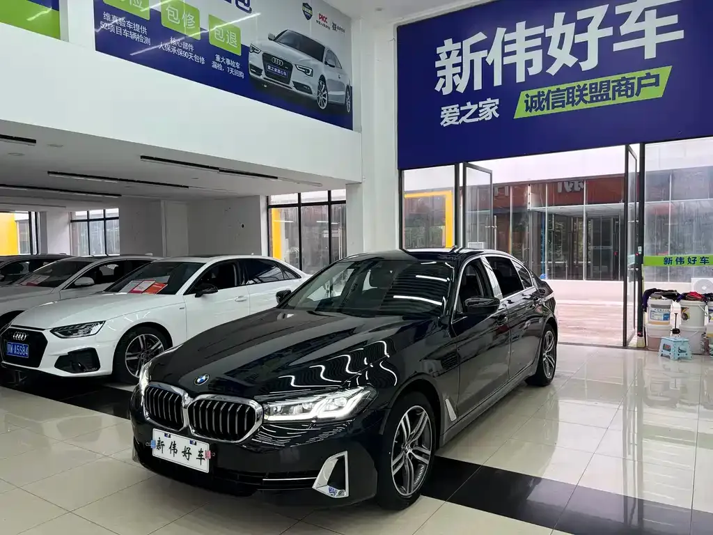 BMW 5 Series — фото 1