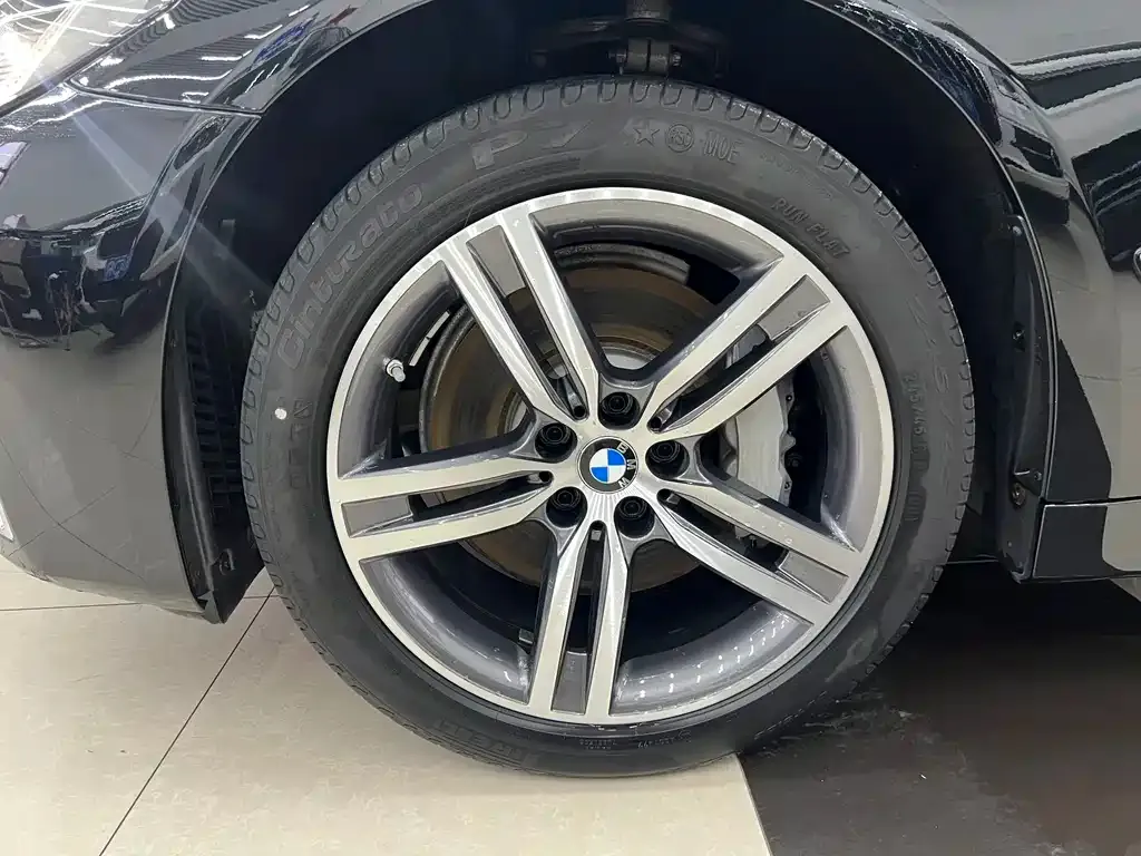 BMW 5 Series — фото 5