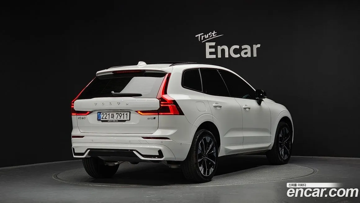 Volvo XC60 — фото 3