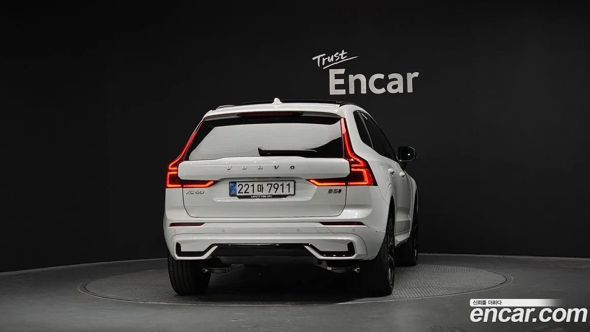 Volvo XC60 — фото 2