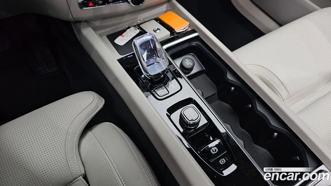Volvo XC60 — фото 10