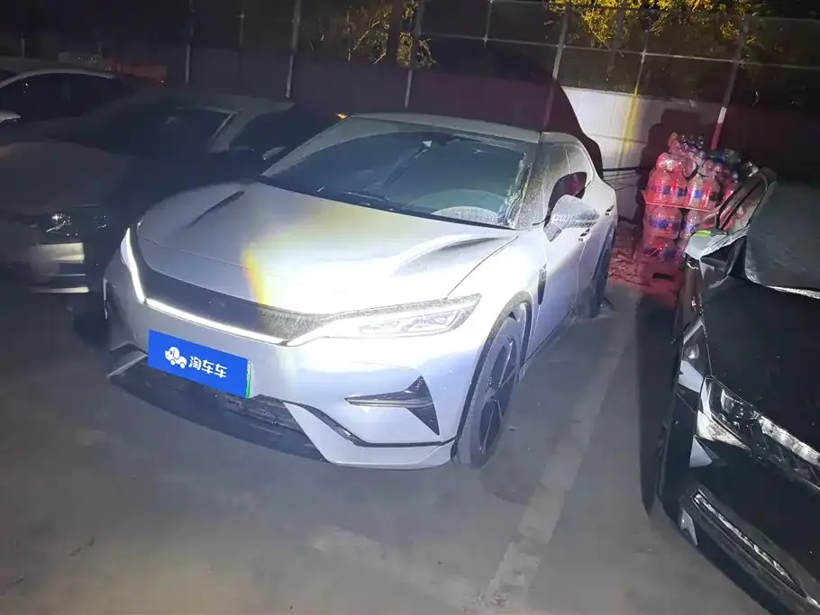 BYD L EV