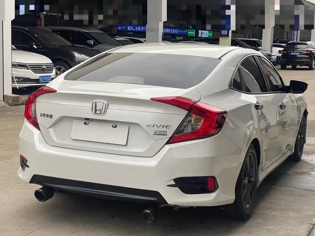 Honda Civic — фото 8