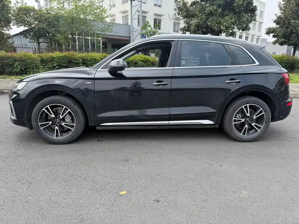 Audi Q5L — фото 10