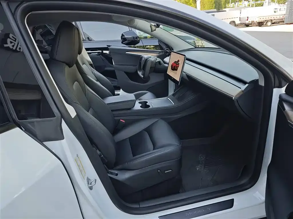 Tesla Model Y — фото 4