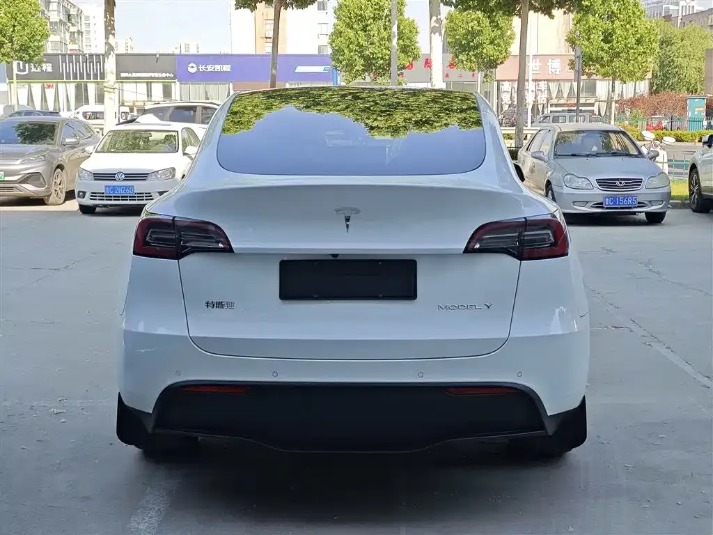 Tesla Model Y — фото 7