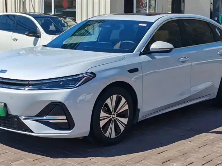 Geely Galaxy A7 — фото 1