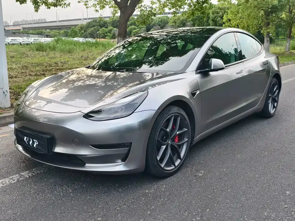 Tesla Model 3 — фото 1