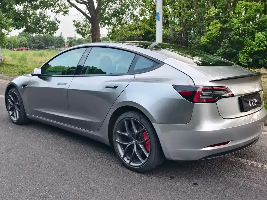 Tesla Model 3 — фото 7