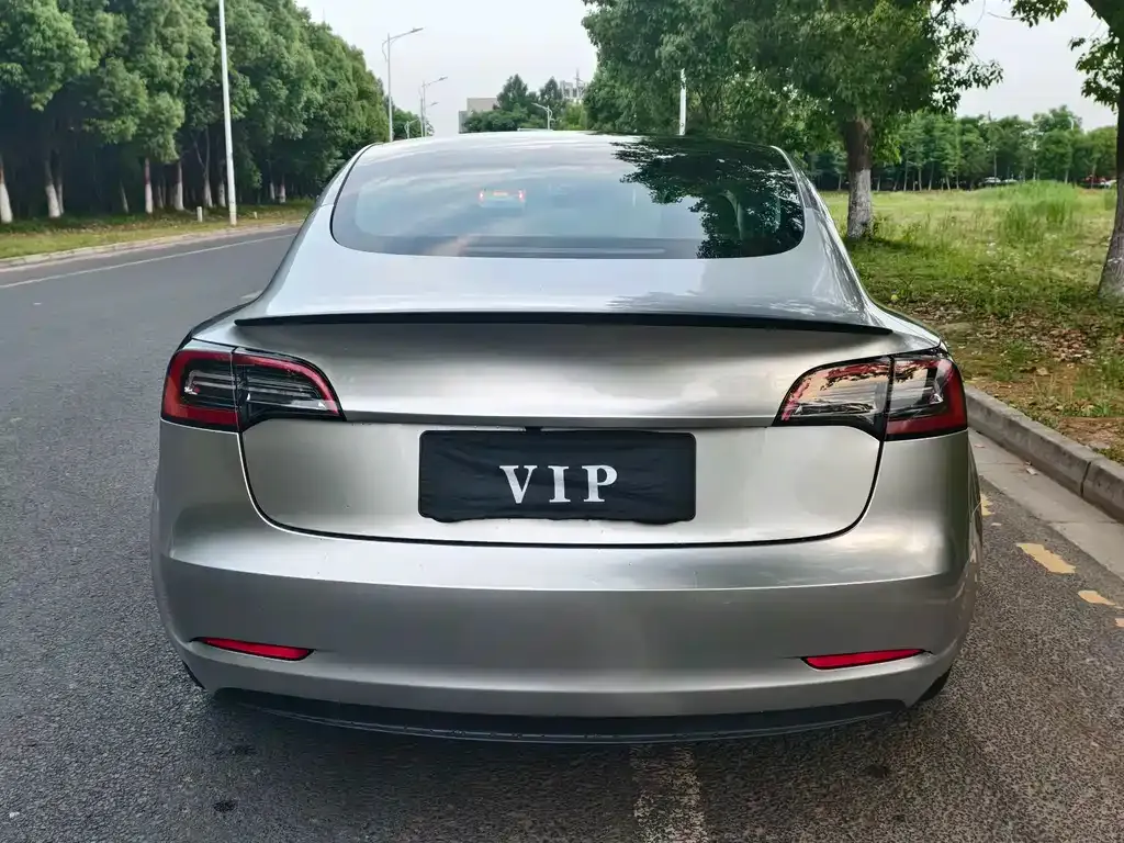 Tesla Model 3 — фото 10