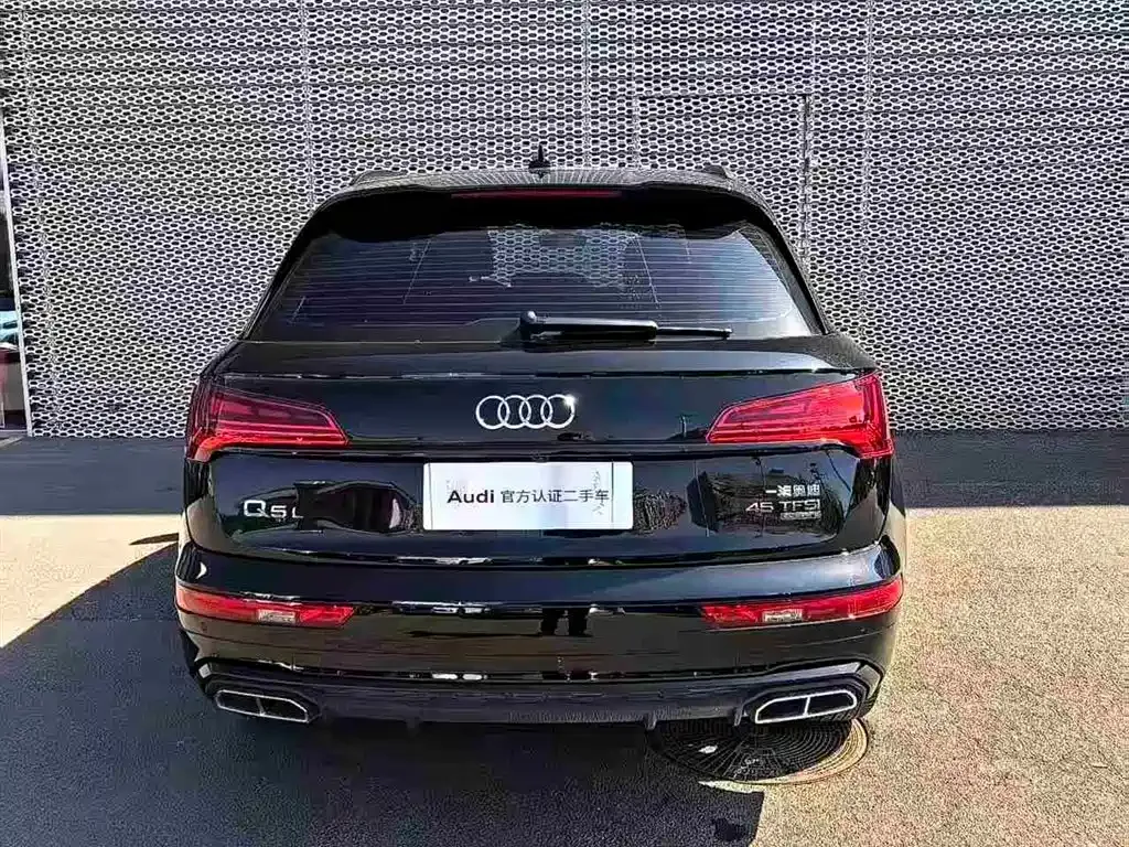 Audi Q5L — фото 10