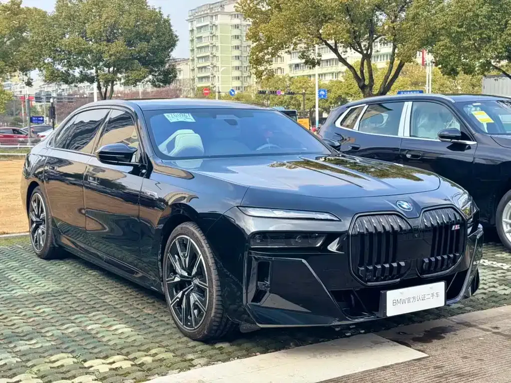 BMW i7 M70L 2025 из CN, фото 10