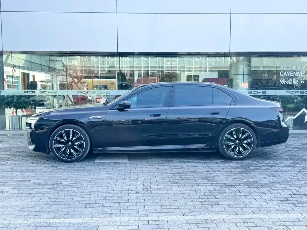 BMW i7 M70L 2025 из CN, фото 7