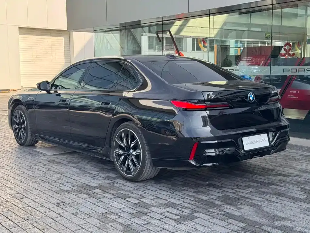BMW i7 M70L 2025 из CN, фото 4