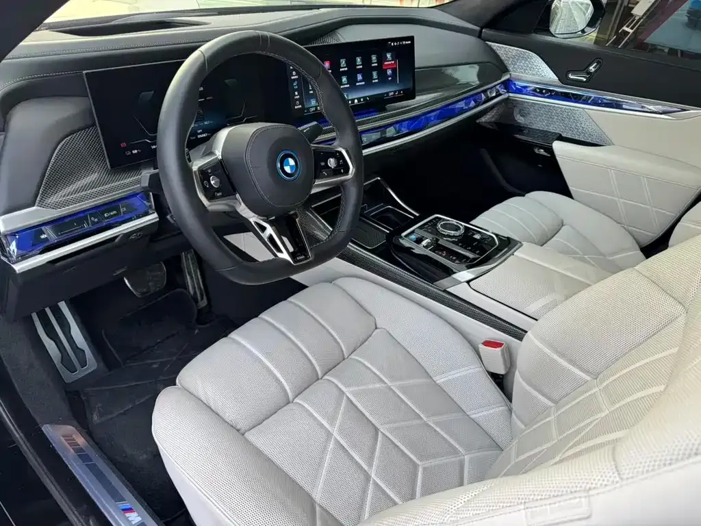 BMW i7 M70L 2025 из CN, фото 5