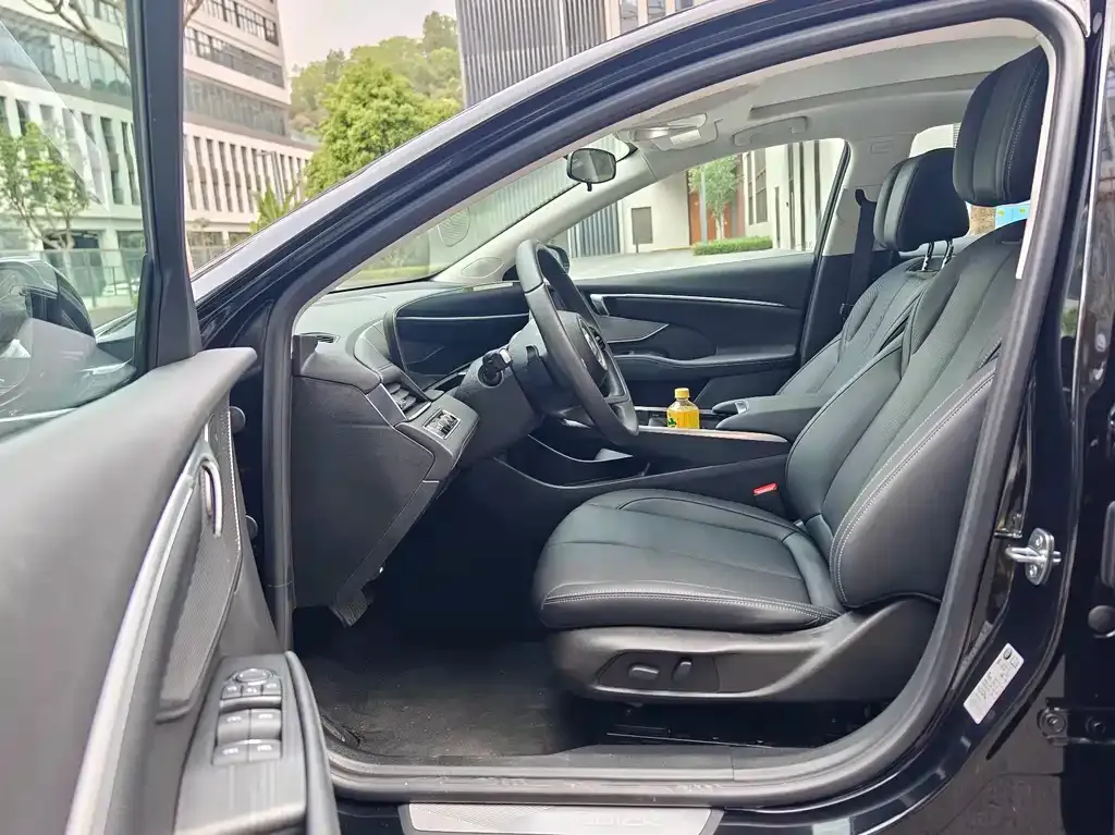 Buick LaCrosse 2024 из CN, фото 2