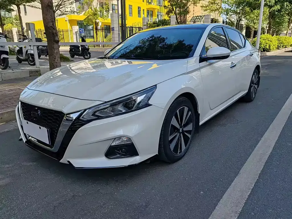 Nissan Teana — фото 1