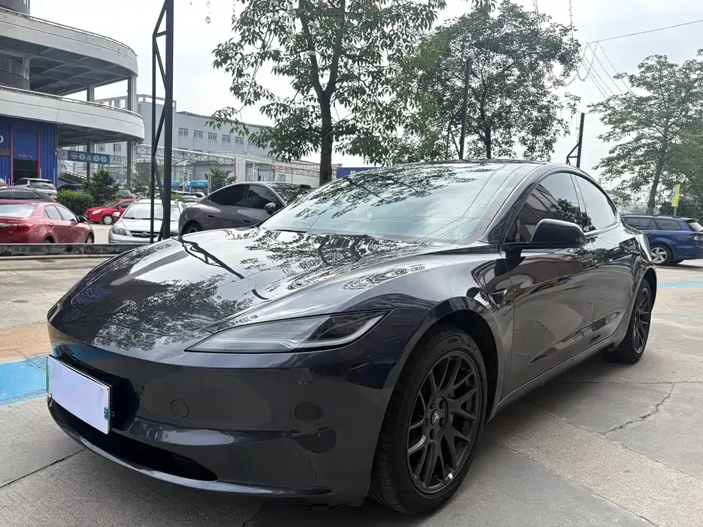 Tesla Model 3 — фото 1