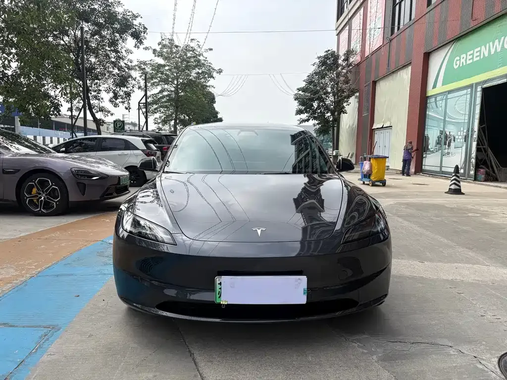 Tesla Model 3 — фото 8
