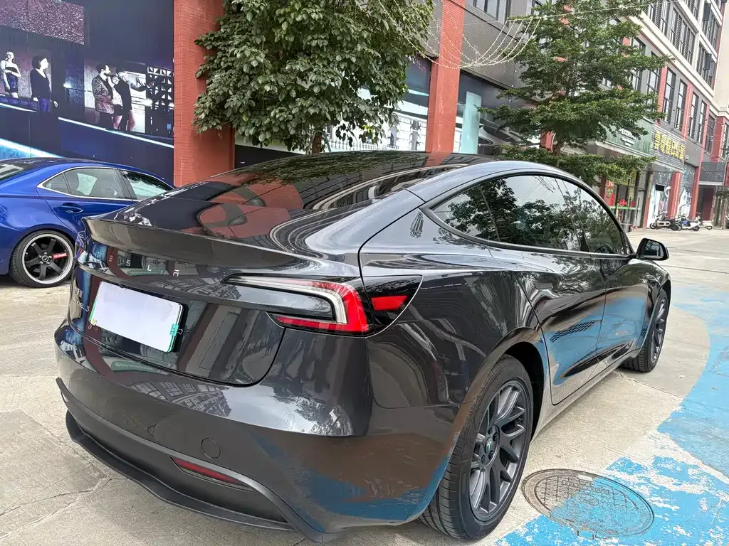 Tesla Model 3 — фото 10