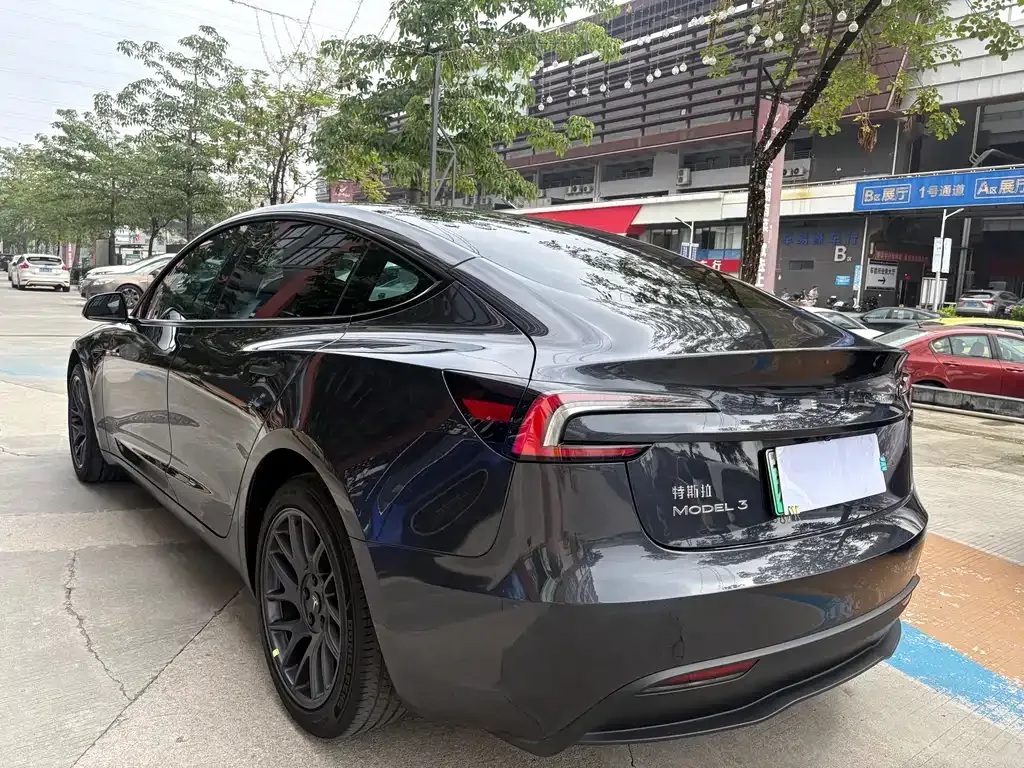 Tesla Model 3 — фото 5