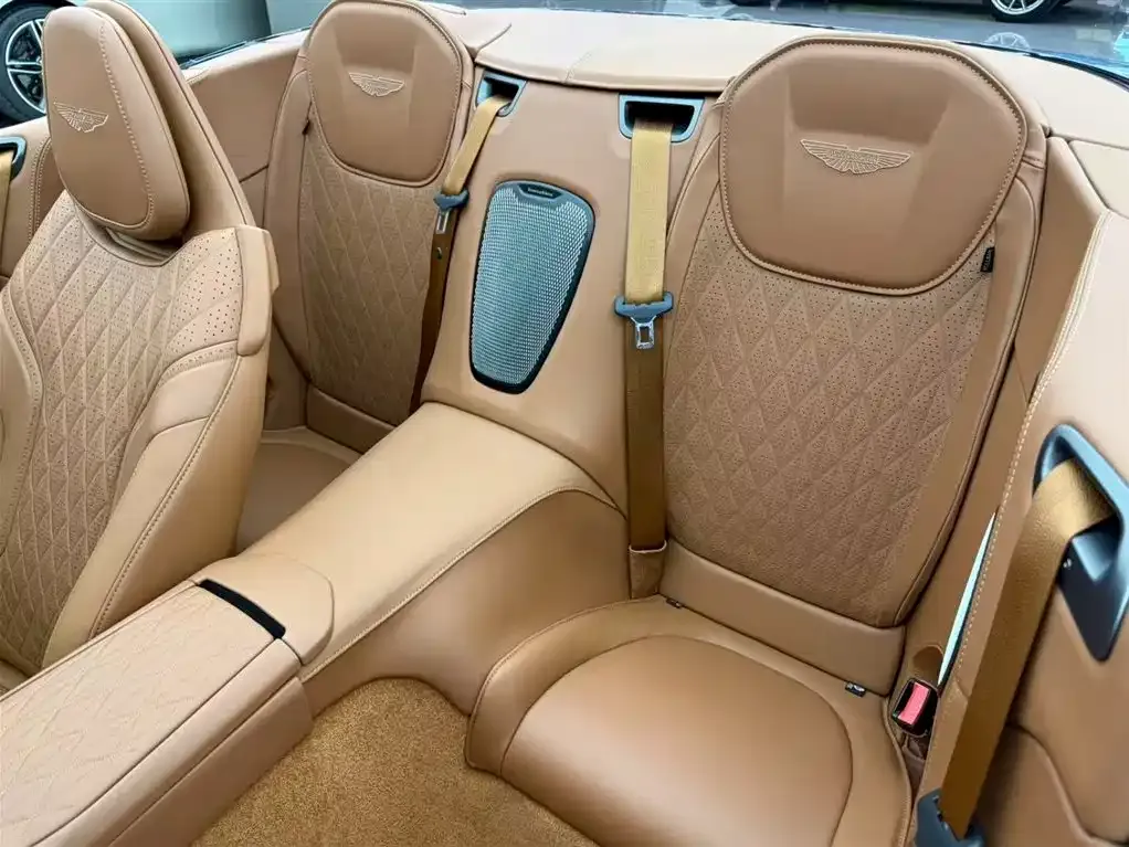 Aston Martin DB12 2024 из CN, фото 7
