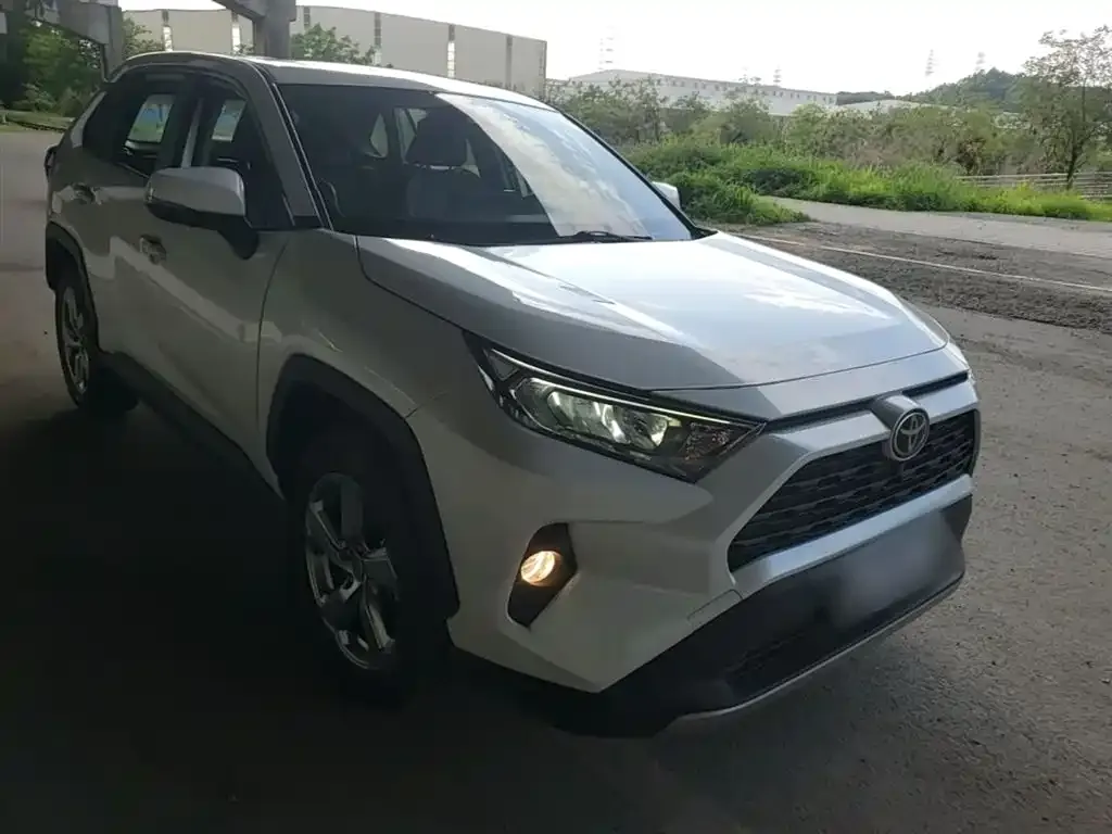 Toyota RAV4 2022 из CN, фото 2