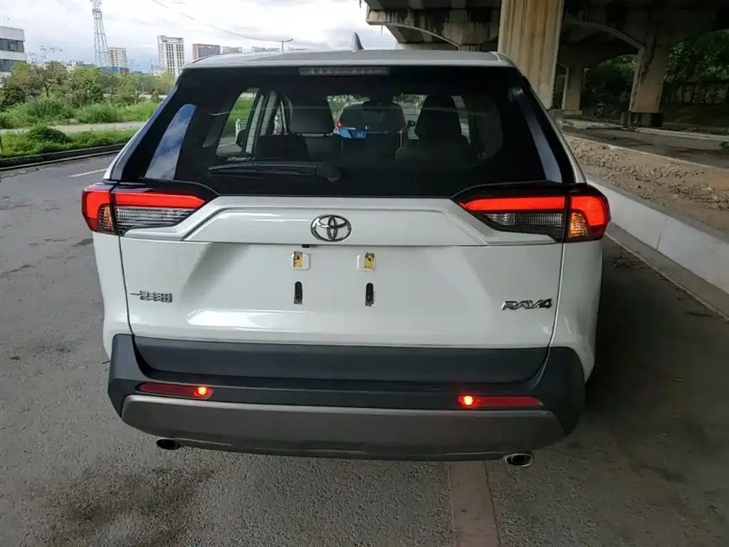Toyota RAV4 2022 из CN, фото 10