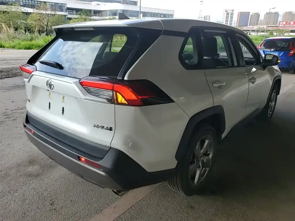 Toyota RAV4 2022 из CN, фото 5