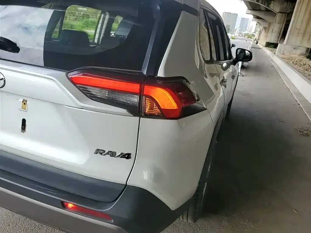 Toyota RAV4 2022 из CN, фото 4