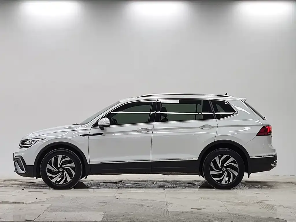 Volkswagen Tiguan L 2022 из CN, фото 5