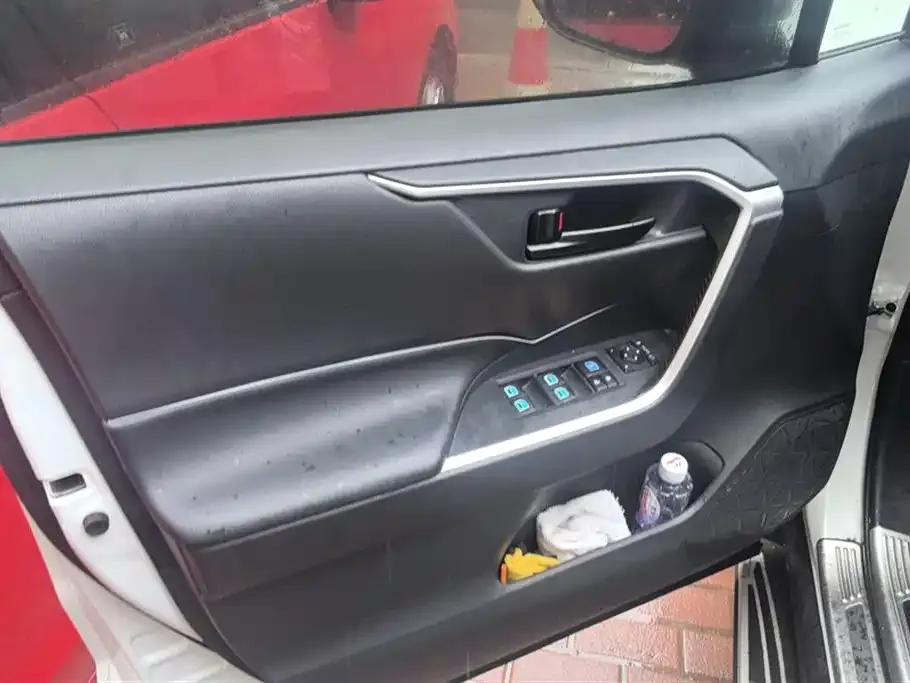 Toyota RAV4 2024 из CN, фото 2