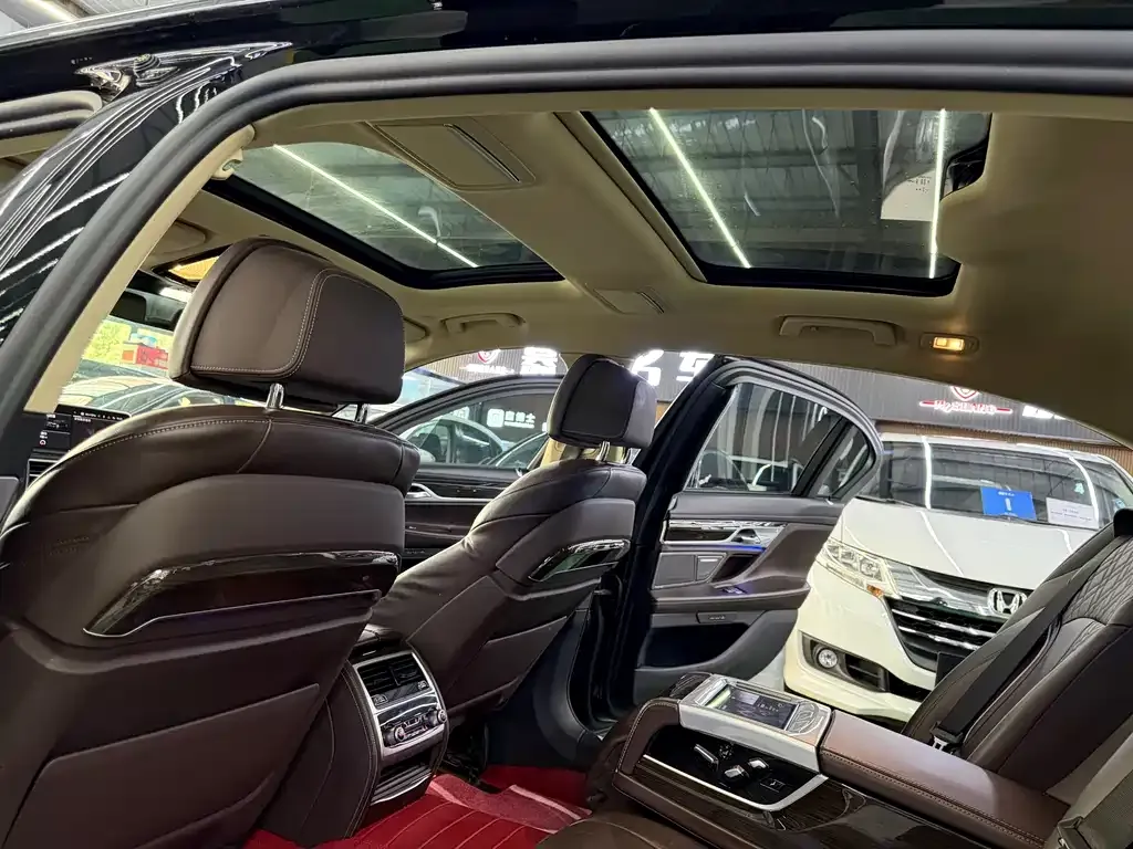 BMW 7 Series 2022 из CN, фото 2